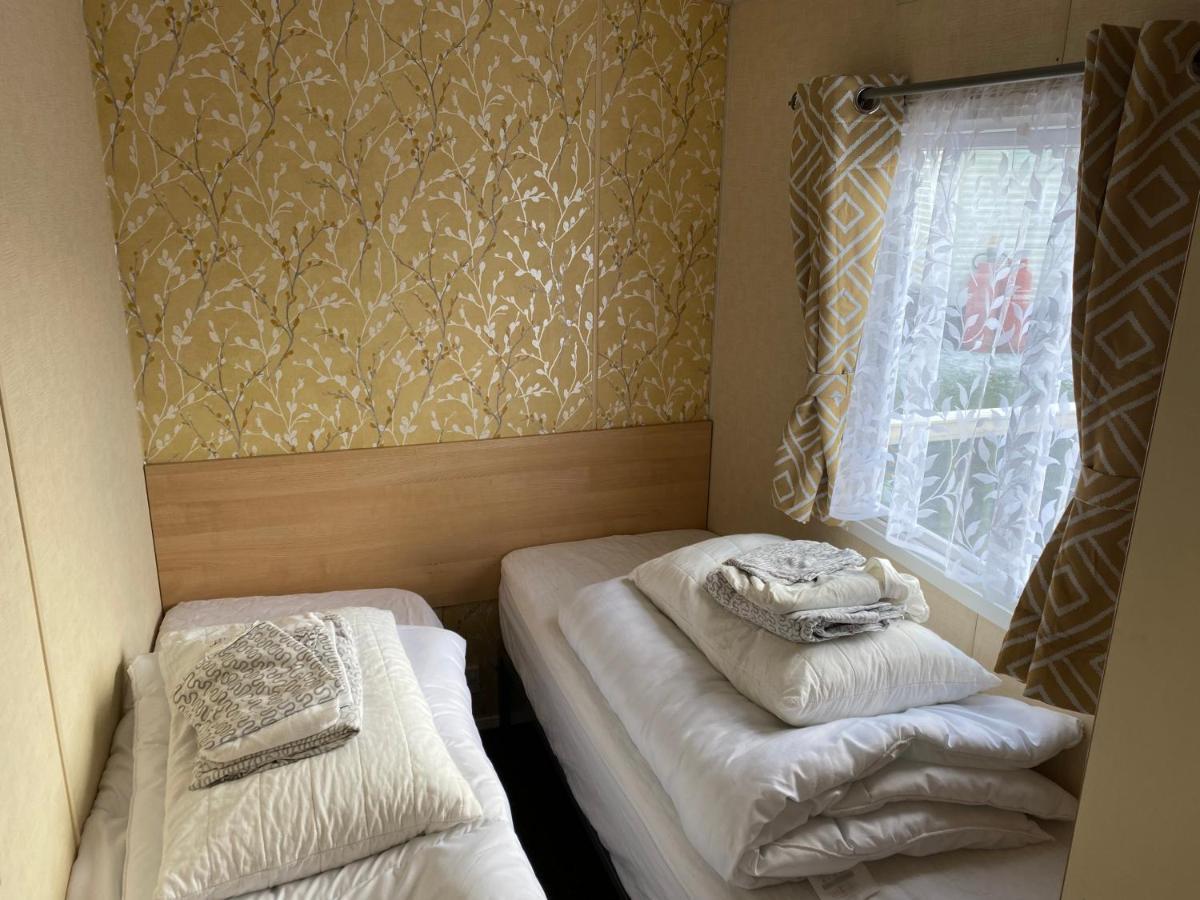 3 Bedroom 8 Berth Standard Basic Caravans With Hot Tub,Mountain Bikes Tattershall Esterno foto